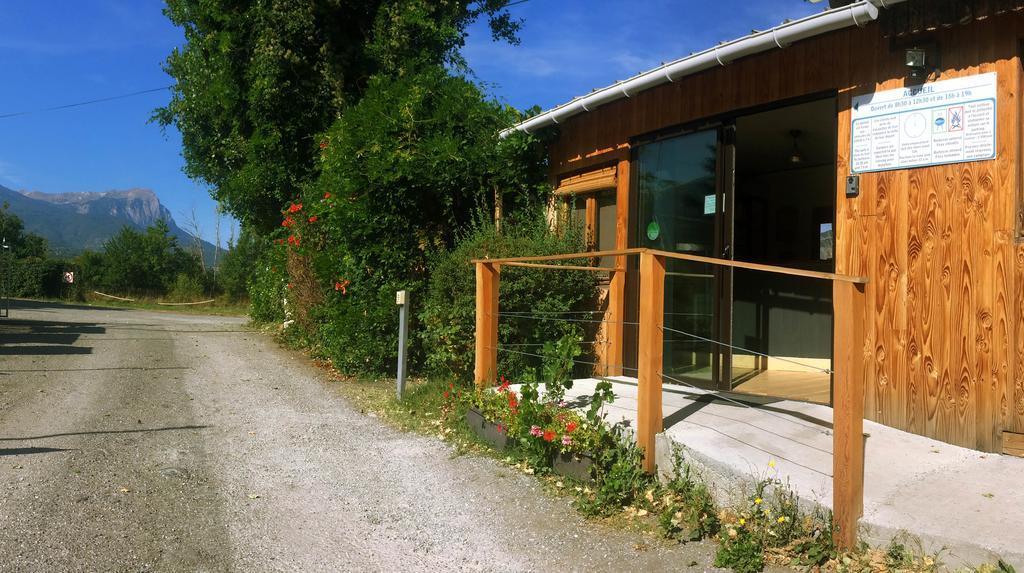 Camping Les Grillons Hotel Embrun Exterior foto