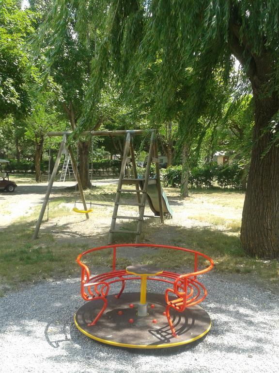Camping Les Grillons Hotel Embrun Exterior foto